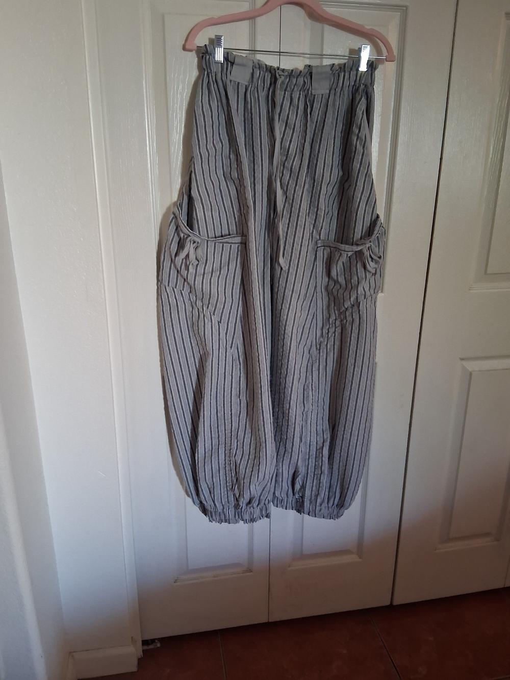 Striped Gray Wide-Leg Balloon Pants with Pockets